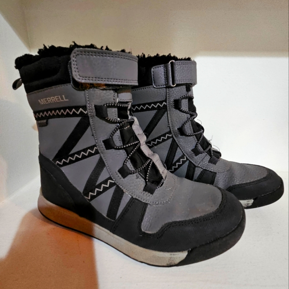 Big Kids Merrell Snow Boots Size 3M